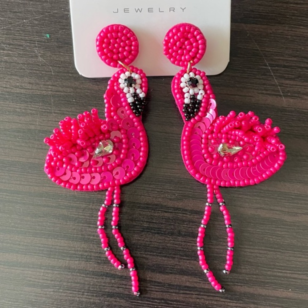 **NEW** Hand Beaded Flamingo Earrings 🦩